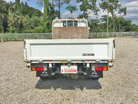 三菱ふそうキャンター平ボディ小型（2t・3t）[写真09]