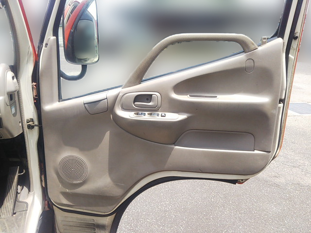 日野デュトロ平ボディ小型（2t・3t）[写真20]