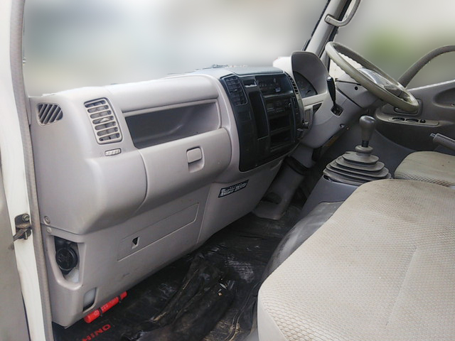 日野デュトロ平ボディ小型（2t・3t）[写真24]