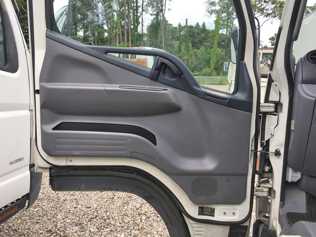 三菱ふそうキャンター平ボディ小型（2t・3t）[写真27]