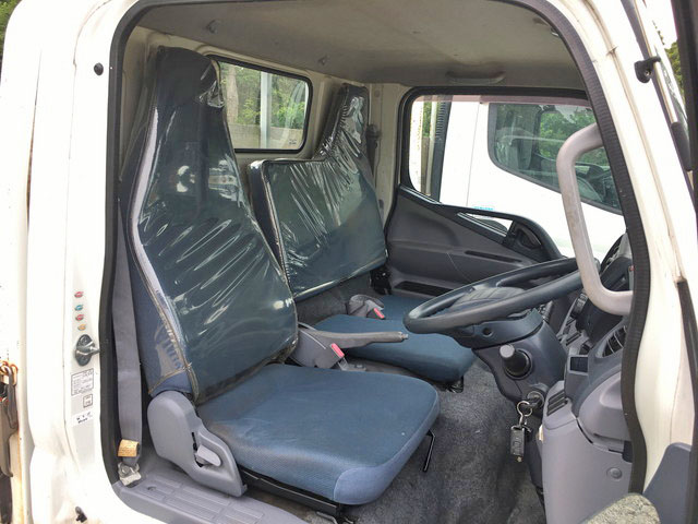 三菱ふそうキャンター平ボディ小型（2t・3t）[写真29]