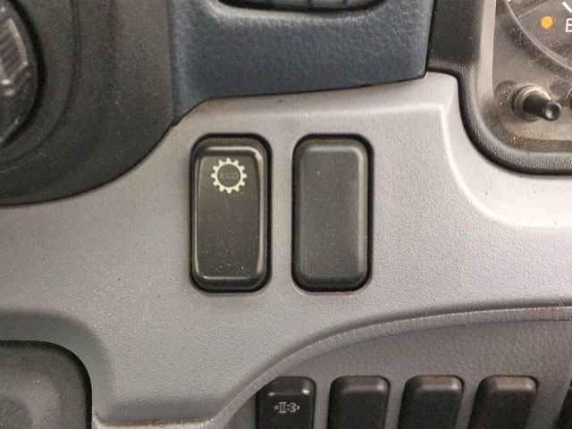 三菱ふそうキャンター平ボディ小型（2t・3t）[写真37]