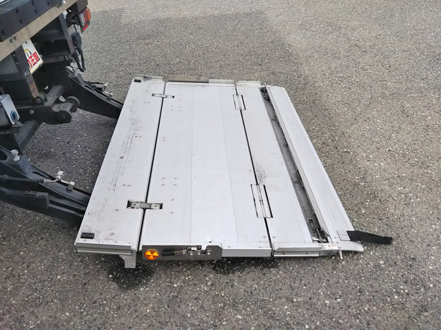 いすゞエルフ冷凍車（冷蔵車）小型（2t・3t）[写真19]