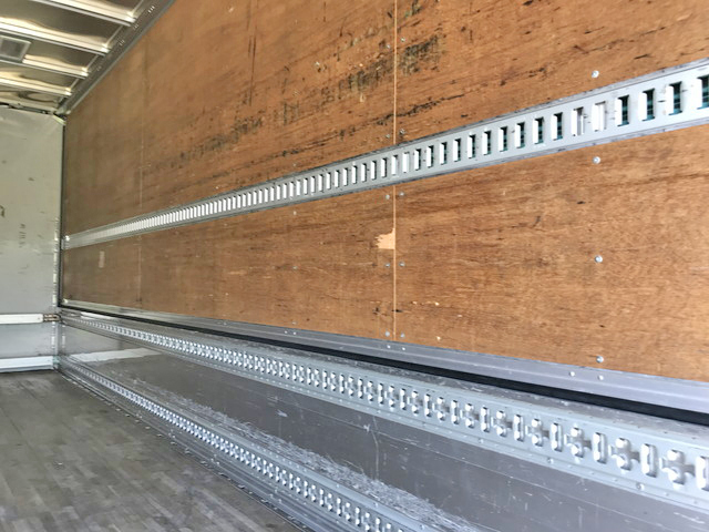 三菱ふそうファイターアルミウイング中型（4t）[写真12]