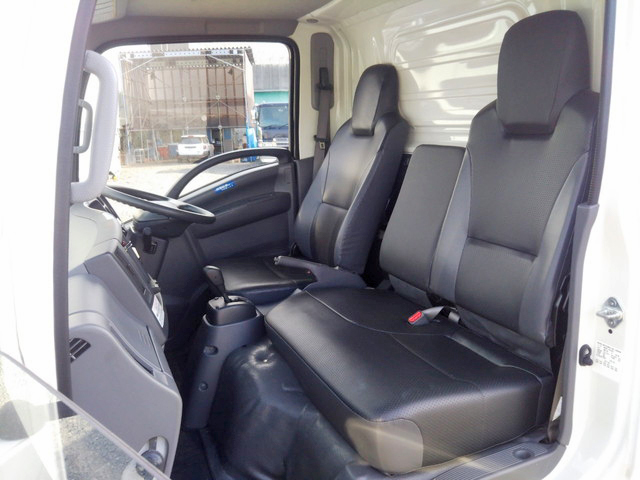 いすゞエルフ冷凍車（冷蔵車）小型（2t・3t）[写真31]