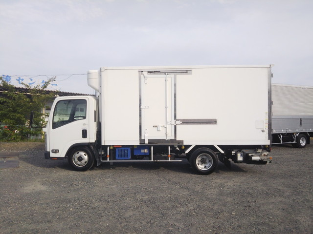 いすゞエルフ冷凍車（冷蔵車）小型（2t・3t）[写真05]