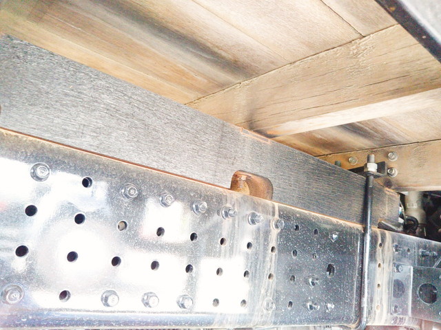 三菱ふそうキャンター平ボディ小型（2t・3t）[写真15]