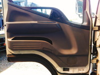 三菱ふそうキャンター平ボディ小型（2t・3t）[写真22]