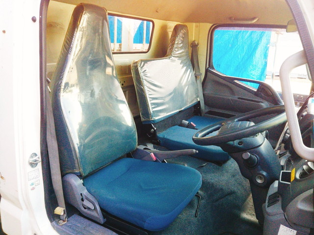 三菱ふそうキャンター平ボディ小型（2t・3t）[写真25]