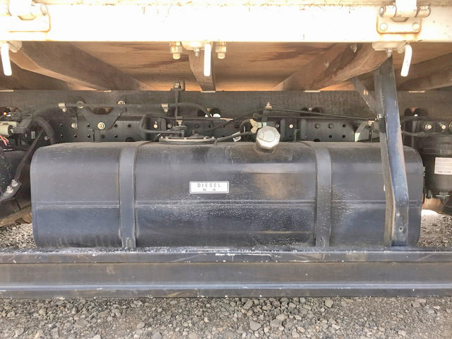 三菱ふそうキャンター平ボディ小型（2t・3t）[写真18]