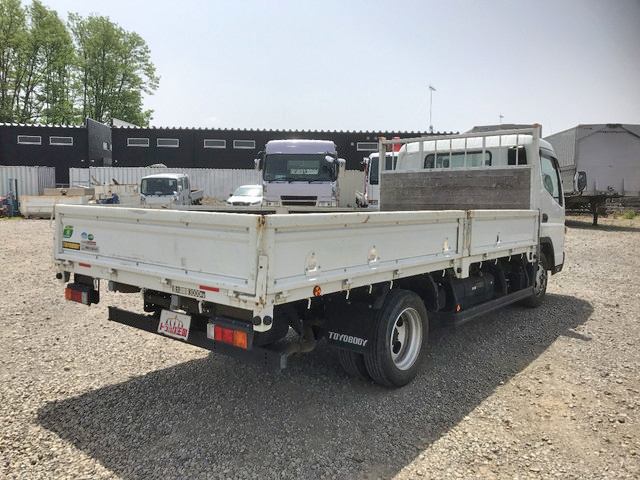 三菱ふそうキャンター平ボディ小型（2t・3t）[写真02]