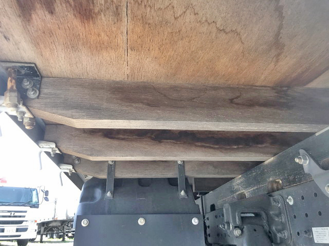 三菱ふそうキャンター平ボディ小型（2t・3t）[写真21]