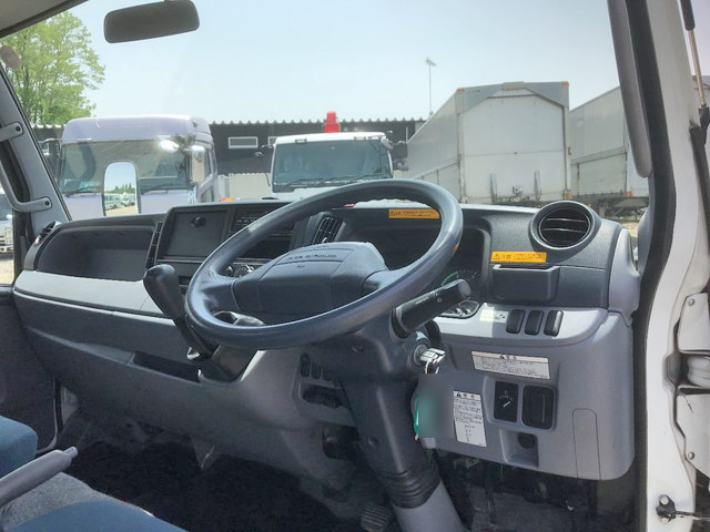 三菱ふそうキャンター平ボディ小型（2t・3t）[写真31]