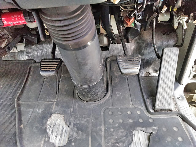 いすゞエルフ高所作業車小型（2t・3t）[写真36]