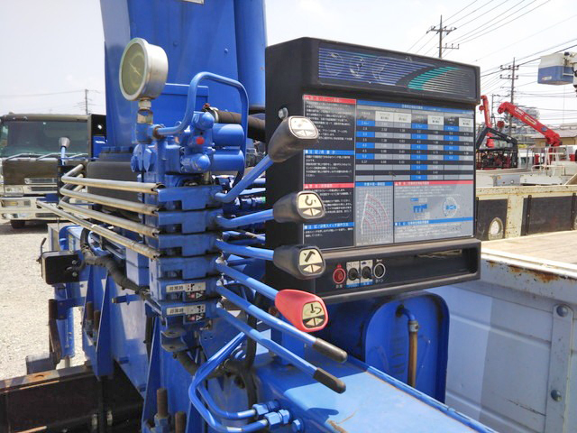 いすゞフォワードクレーン4段中型（4t）[写真12]