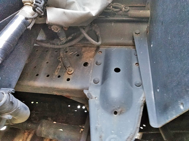 いすゞエルフ高所作業車小型（2t・3t）[写真20]