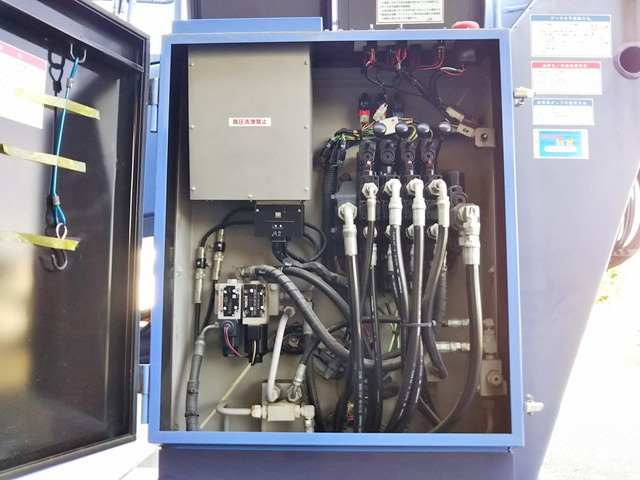 いすゞエルフ高所作業車小型（2t・3t）[写真16]