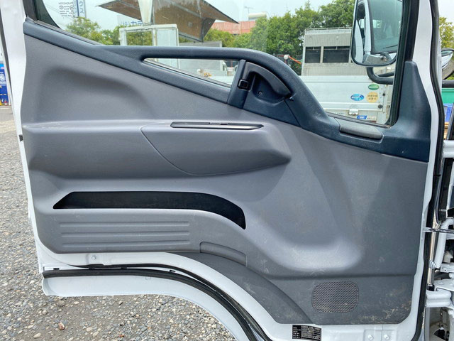 三菱ふそうキャンター平ボディ小型（2t・3t）[写真27]