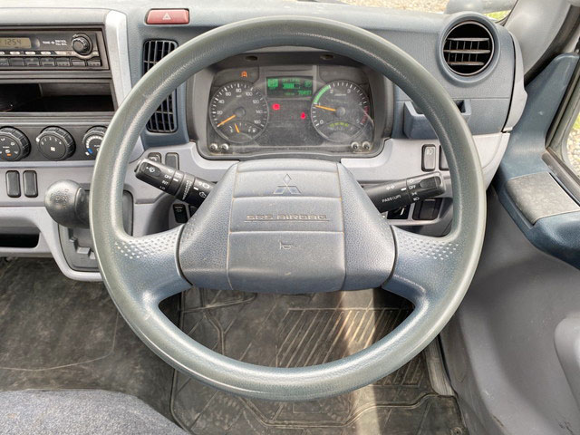 三菱ふそうキャンター平ボディ小型（2t・3t）[写真34]