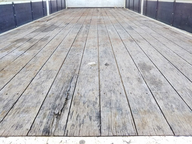 いすゞフォワード平ボディ中型（4t）[写真13]