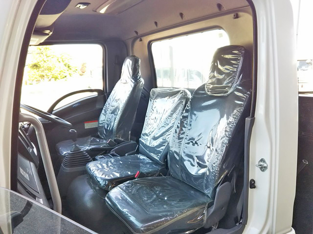 いすゞフォワード平ボディ中型（4t）[写真32]