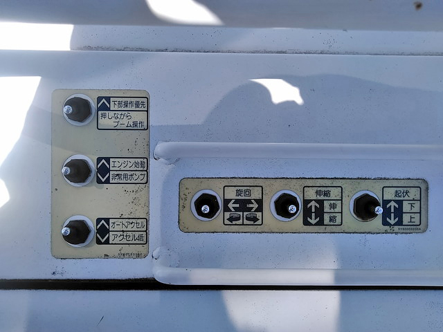 いすゞエルフ高所作業車小型（2t・3t）[写真17]