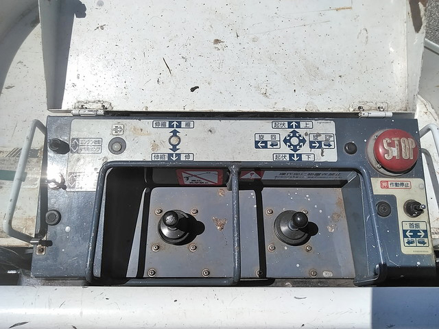 いすゞエルフ高所作業車小型（2t・3t）[写真18]