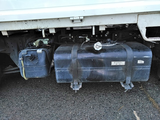 三菱ふそうキャンター平ボディ小型（2t・3t）[写真19]