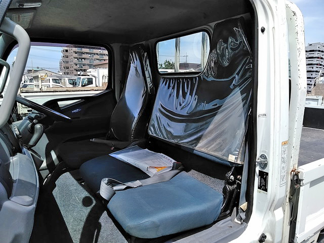 三菱ふそうキャンター平ボディ小型（2t・3t）[写真30]