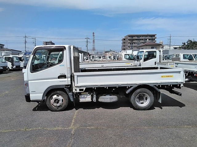 三菱ふそうキャンター平ボディ小型（2t・3t）[写真04]