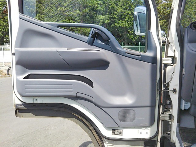 三菱ふそうキャンターアルミバン小型（2t・3t）[写真29]