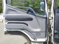 三菱ふそうキャンターアルミバン小型（2t・3t）[写真29]