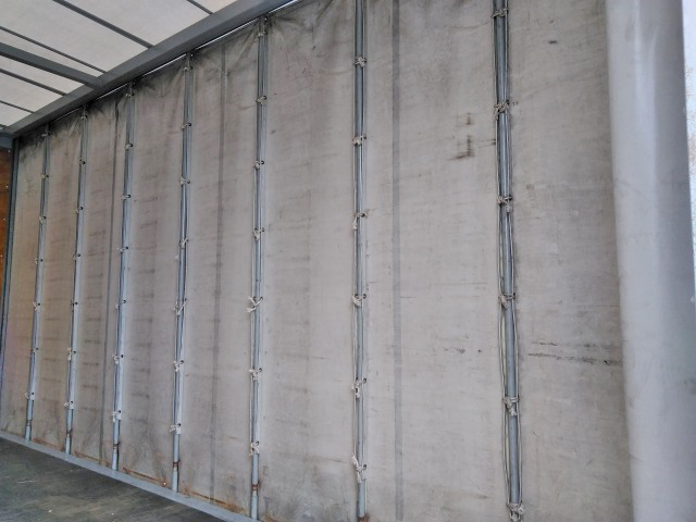 いすゞエルフカーテン車小型（2t・3t）[写真11]