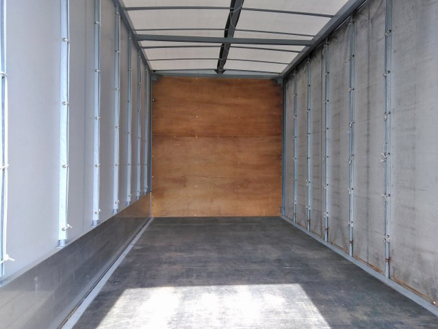 いすゞエルフカーテン車小型（2t・3t）[写真08]