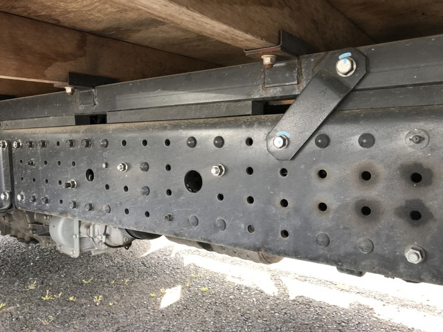 三菱ふそうキャンター平ボディ小型（2t・3t）[写真11]