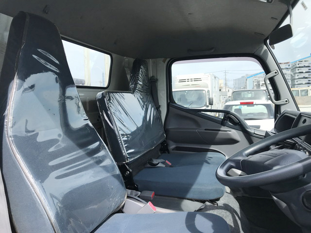 三菱ふそうキャンター平ボディ小型（2t・3t）[写真21]