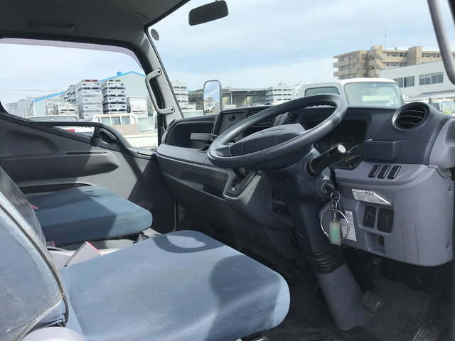 三菱ふそうキャンター平ボディ小型（2t・3t）[写真24]
