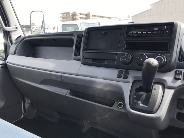 三菱ふそうキャンター平ボディ小型（2t・3t）[写真25]