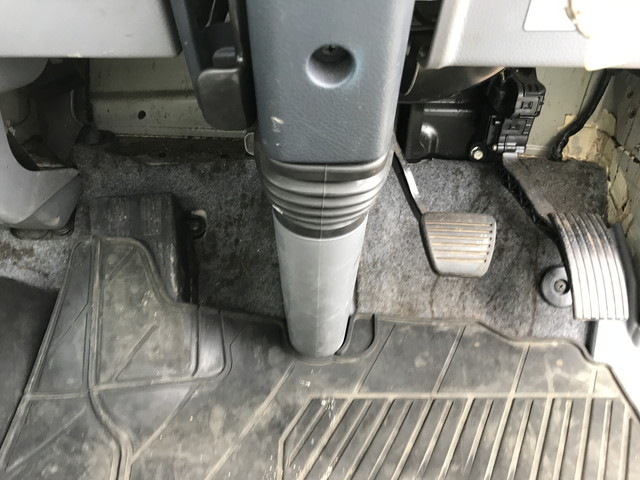 三菱ふそうキャンター平ボディ小型（2t・3t）[写真27]