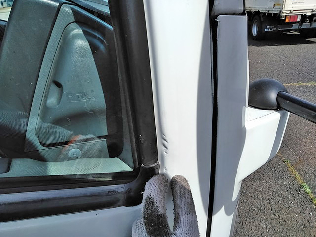 いすゞエルフ平ボディ小型（2t・3t）[写真14]