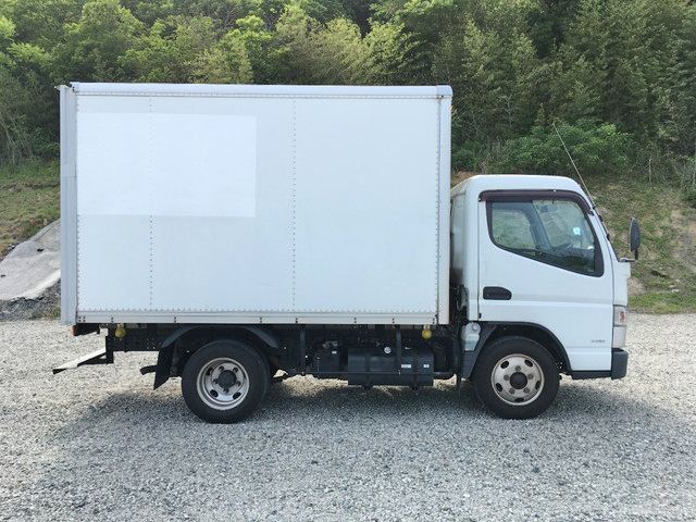 三菱ふそうキャンターパネルバン小型（2t・3t）[写真07]