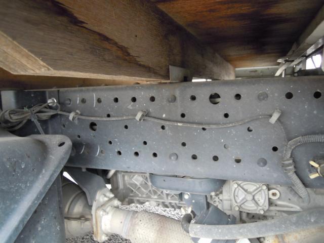 いすゞエルフ平ボディ小型（2t・3t）[写真11]