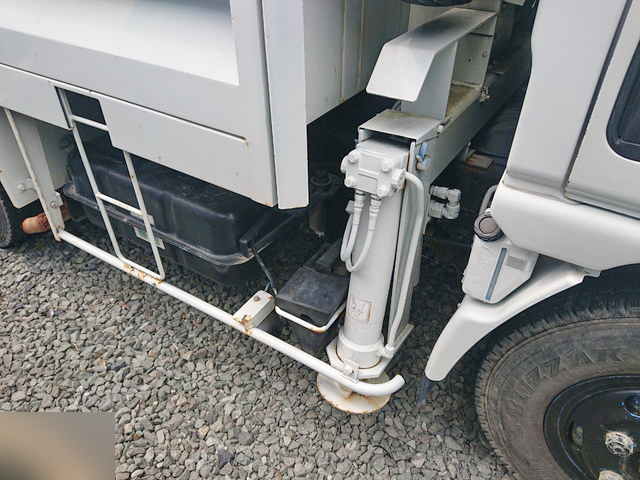 三菱ふそうキャンター高所作業車小型（2t・3t）[写真24]