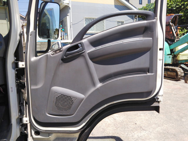 いすゞエルフアルミバン小型（2t・3t）[写真31]