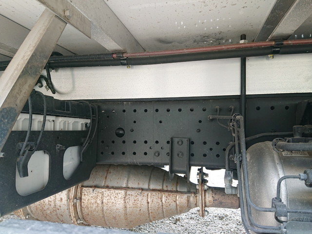 いすゞフォワード冷凍車（冷蔵車）中型（4t）[写真19]