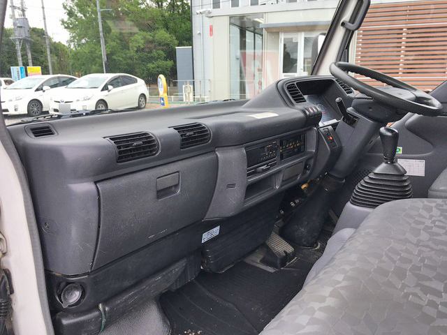 いすゞエルフアルミバン小型（2t・3t）[写真31]