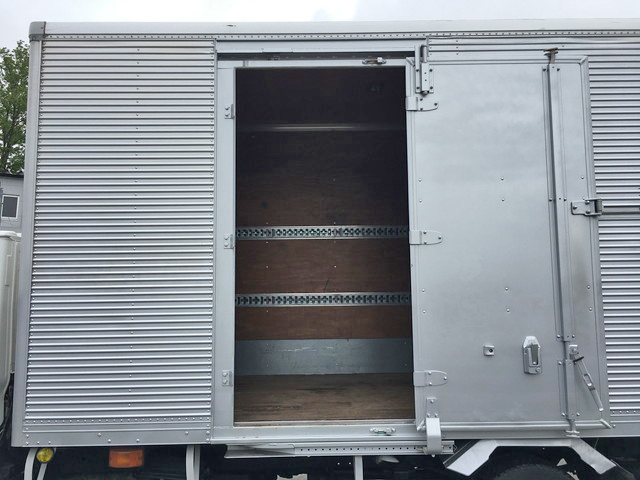 いすゞエルフアルミバン小型（2t・3t）[写真07]