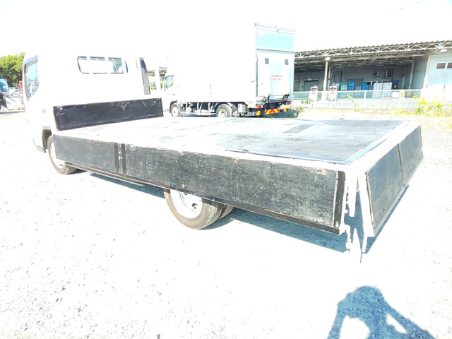 三菱ふそうキャンター平ボディ小型（2t・3t）[写真11]