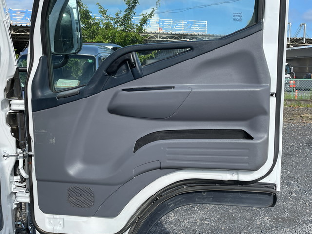 三菱ふそうキャンター平ボディ小型（2t・3t）[写真25]