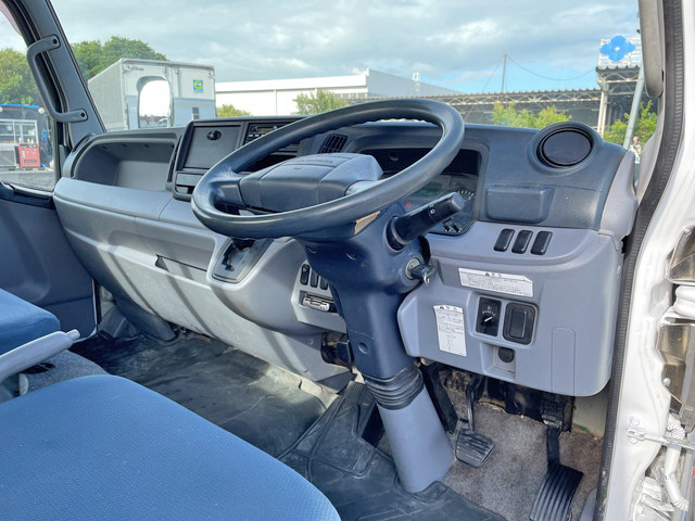 三菱ふそうキャンター平ボディ小型（2t・3t）[写真27]